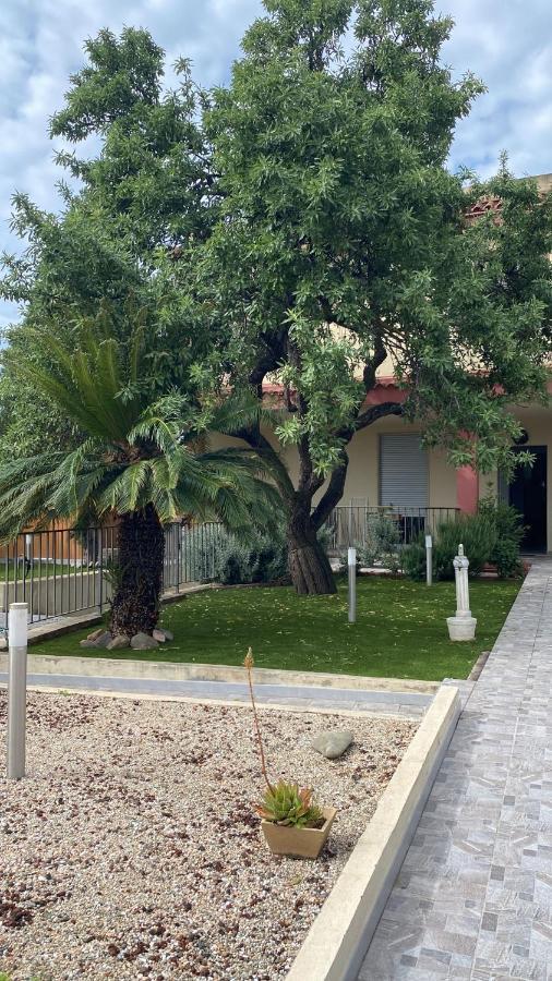 Bed&Breakfast Villa Nora Куарту-Сант'Елена Екстер'єр фото