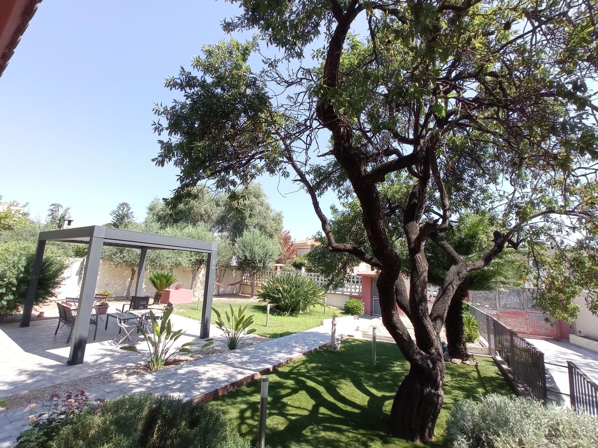 Bed&Breakfast Villa Nora Куарту-Сант'Елена Екстер'єр фото