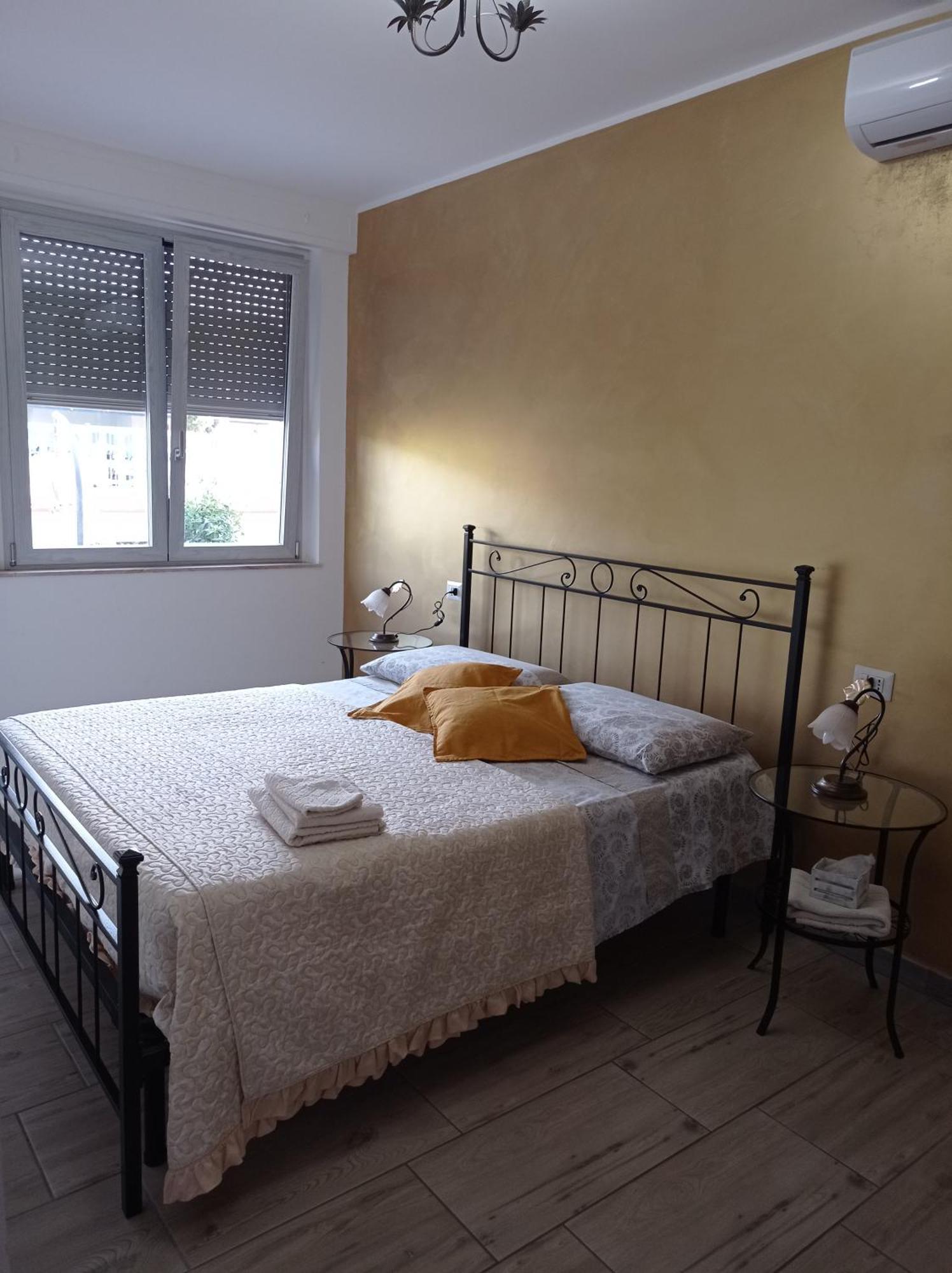 Bed&Breakfast Villa Nora Куарту-Сант'Елена Екстер'єр фото